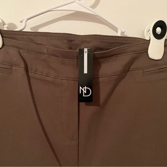 New Directions NWT women’s size 12 Taupe pull on straight leg style pants - Picture 8 of 9